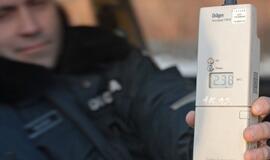 Jaunas vairuotojas padaugino "ant drąsos"