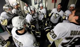 NHL: Pitsburgo "Penguins" pratęsė pergalių seriją iki septynių