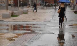 M. Mažvydo alėja Klaipėdoje skęsta lietaus vandenyje