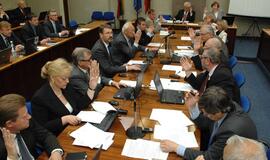 Prieš savivaldos rinkimus &quot;darbiečiai&quot; siūlo naikinti politinių perbėgėlių mandatus