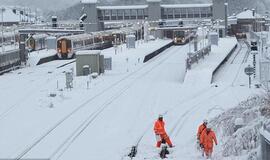 Gausiai iškritęs sniegas Europoje sutrikdė eismą