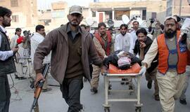 Pakistane nugriaudėjus dviem sprogimams žuvo mažiausiai 40 žmonių