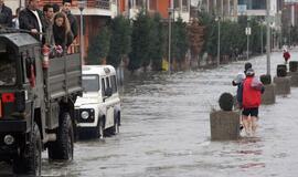 Albaniją skalauja smarkūs potvyniai