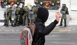 Policija demonstrantus Atėnuose "pavaišino" ašarinėmis dujomis