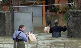 Albaniją skalauja smarkūs potvyniai