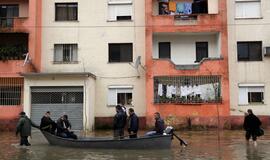 Albaniją skalauja smarkūs potvyniai