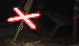 Pervažoje netoli Priekulės traukinys taranavo autobusą