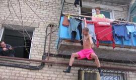 Rusijoje "meilės trikampio" auka sušalo balkone