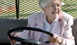 Tyrimas: geriausiai vairuoja 59 metų amžiaus žmonės, blogiausiai - 24 metų
