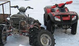 Cigaretes per ledą gabeno keturračiais