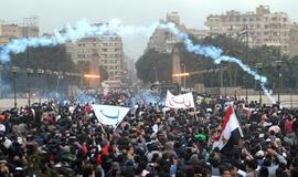 Kairo centre vėl aidi šūviai, atsinaujino neramumai