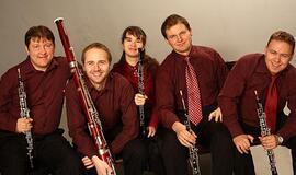 Obojų šeimos muzikinis koliažas