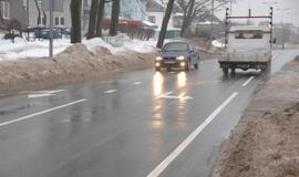 Sniego krūvos Klaipėdos gatvėse riboja eismą