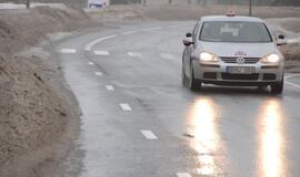 Sniego krūvos Klaipėdos gatvėse riboja eismą