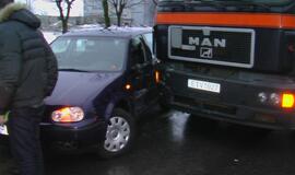 Šilutės plente susidūrė sunkvežimis ir lengvasis automobilis