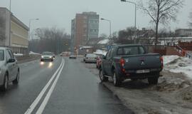 Sniego krūvos Klaipėdos gatvėse riboja eismą