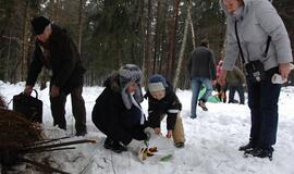 Klaipėdiečiai miško žvėreliams nešė maistą