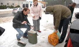Klaipėdiečiai miško žvėreliams nešė maistą