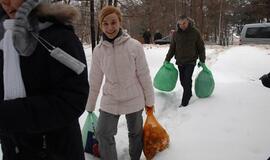 Klaipėdiečiai miško žvėreliams nešė maistą
