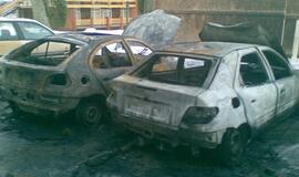 Ugnis Juodkrantėje prarijo automobilius