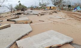 Australija: ciklonas "Yasi" smogė silpniau nei tikėtasi