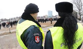 Keistas pasitikėjimas policija