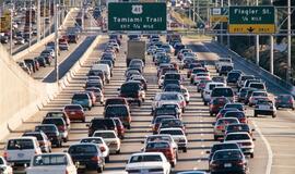 Naujų automobilių pardavimo apimtys JAV toliau auga