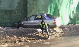 Liepų gatvėje į pastato sieną rėžėsi "Audi"