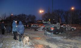 Šilutės plente apsivertė BMW