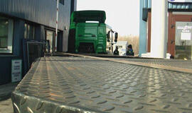 Vilkikas nepataikė į įvažiavimą