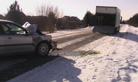 Girtas vyriškis pavogė "Volvo“ ir sukėlė avariją