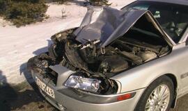 Girtas vyriškis pavogė "Volvo“ ir sukėlė avariją