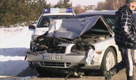 Girtas vyriškis pavogė "Volvo“ ir sukėlė avariją