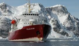 Prie Antarkties ant seklumos užplaukė kruizinis laivas