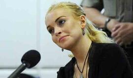 Teisėjas amerikiečių aktoriukei Lindsay Lohan grasina belange