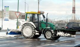 Turintieji automobilio vairuotojo pažymėjimą gali vairuoti ir traktorių