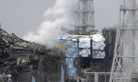 Japonijoje virš Fukušimos jėgainės vėl kyla dūmai