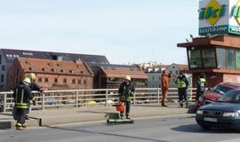 Girtas "Audi" vairuotojas sudarkė Pilies tiltą