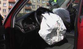 Girtas "Audi" vairuotojas sudarkė Pilies tiltą