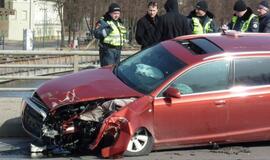 Girtas "Audi" vairuotojas sudarkė Pilies tiltą