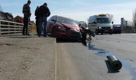 Girtas "Audi" vairuotojas sudarkė Pilies tiltą