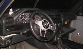 BMW fanas rėžėsi į vartus