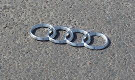 Girtas "Audi" vairuotojas sudarkė Pilies tiltą