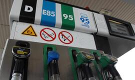 Rekordas: vidutinė 95 markės benzino kaina šoktelėjo iki 4,70 Lt/l