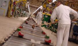 "Toyota" ir "Honda" dėl detalių stokos vis dar nepradeda gamybos