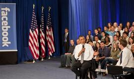 Barakas Obama surengė konferenciją "Facebook" būstinėje