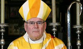 Dėl sūnėnų tvirkinimo prisipažinęs buvęs vyskupas nelaiko savęs pedofilu