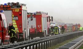 Dėl smėlio audros Vokietijos greitkelyje žuvo aštuoni žmonės