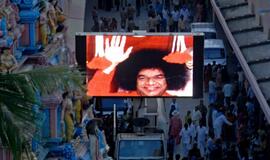 Tūkstančiai žmonių gedi Sai Babos