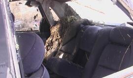 Kelyje Klaipėda-Palanga apsivertė automobilis